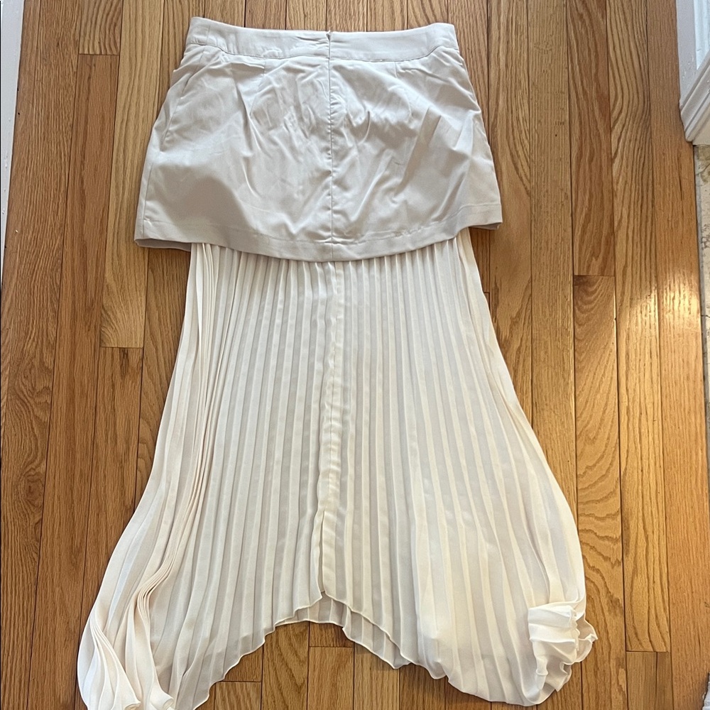 NWY Commense Asymmetrical White Pleated Skirt - Picture 8 of 8